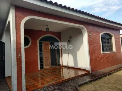 Prédio Comercial com 5 Quartos para alugar, 250m² no Nossa Senhora Aparecida, Uberlândia