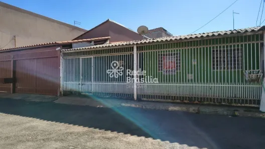 Casa com 3 Quartos para alugar, 120m² no Ceilândia Sul, Brasília