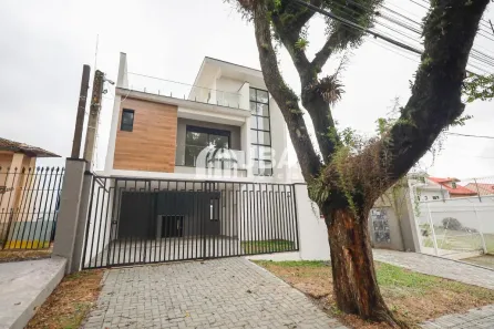 Sobrado com 3 Quartos à venda, 179m² no Água Verde, Curitiba