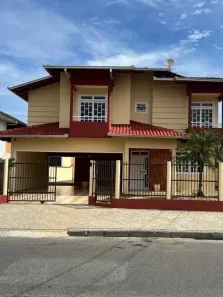 Sobrado com 3 Quartos à venda, 219m² no Iririú, Joinville