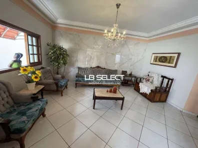 Casa com 4 Quartos à venda, 237m² no Cidade Jardim, Uberlândia