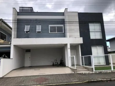Casa com 4 Quartos à venda, 196m² no Vila Nova, Joinville