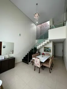 Sobrado com 4 Quartos à venda, 272m² no Segismundo Pereira, Uberlândia