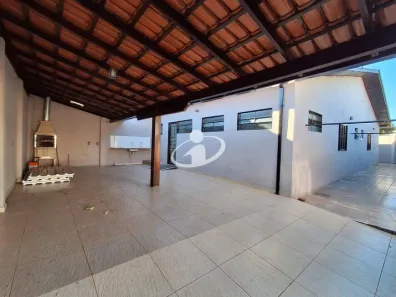 Casa com 3 Quartos para alugar, 150m² no Planalto, Uberlândia