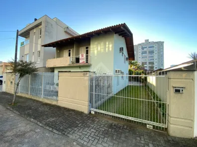 Sobrado com 4 Quartos à venda, 440m² no Centro, Jaraguá do Sul