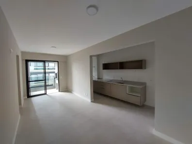 Apartamento com 2 Quartos para alugar, 71m² no Centro, Florianópolis