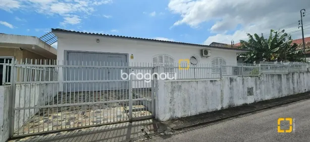 Casa com 3 Quartos à venda, 200m² no Capoeiras, Florianópolis