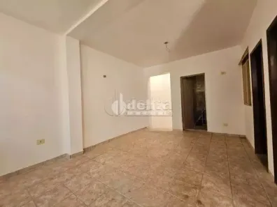 Casa com 3 Quartos para alugar, 120m² no Lídice, Uberlândia