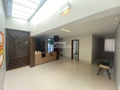 Imóvel Comercial com 3 Quartos à venda, 199m² no Tabajaras, Uberlândia