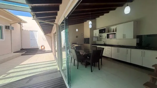 Casa com 4 Quartos para alugar, 250m² no Costeira do Pirajubaé, Florianópolis