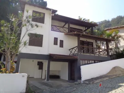 Casa de Condomínio com 5 Quartos à venda, 220m² no Nogueira, Petrópolis