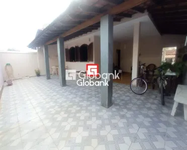 Casa com 3 Quartos à venda, 300m² no Sagrada Família, Montes Claros