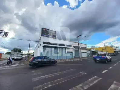 Casa com 1 Quarto para alugar, 554m² no Umuarama, Uberlândia