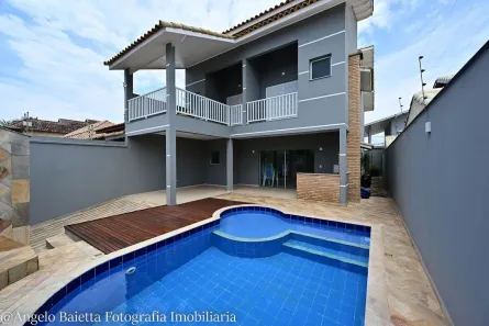 Sobrado com 4 Quartos à venda, 243m² no Bal Stella Maris, Peruíbe