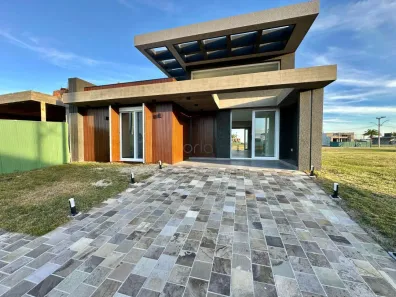 Casa de Condomínio com 4 Quartos à venda, 160m² no , Xangri-Lá