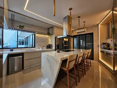 Sobrado com 3 Quartos à venda, 261m² no Jardim Pinheiros III, Maringá
