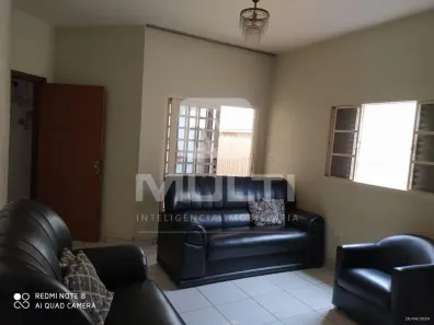 Casa com 3 Quartos à venda, 130m² no Jardim Patrícia, Uberlândia