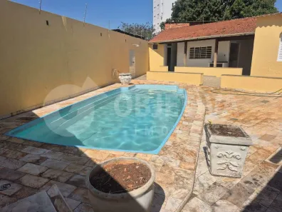 Casa com 4 Quartos à venda, 300m² no Presidente Roosevelt, Uberlândia