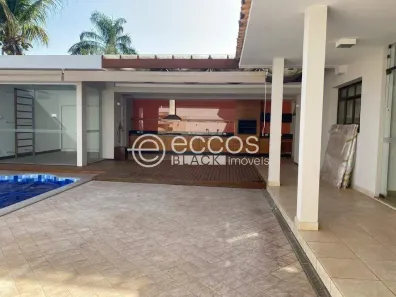 Casa de Condomínio com 3 Quartos para alugar, 450m² no Morada da Colina, Uberlândia
