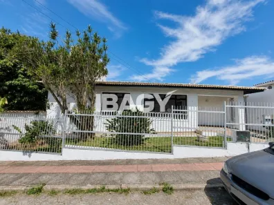 Imóvel Comercial com 3 Quartos para alugar, 220m² no Trindade, Florianópolis