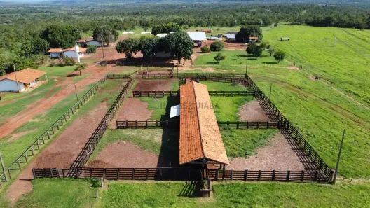 com 8 Quartos à venda, 800m² no Centro, Campo Verde