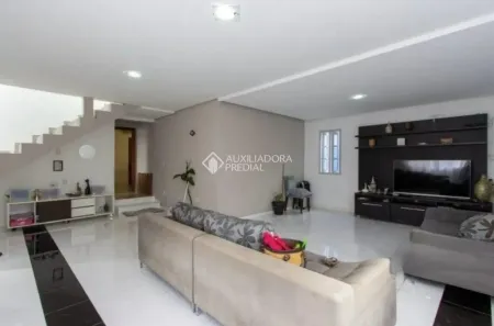 Casa com 5 Quartos para alugar, 280m² no Vila Nova, Porto Alegre