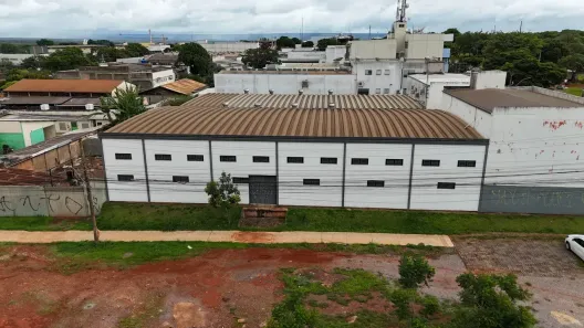Galpão/Depósito/Armazém com 4 Quartos para alugar, 735m² no Zona Industrial, Brasília