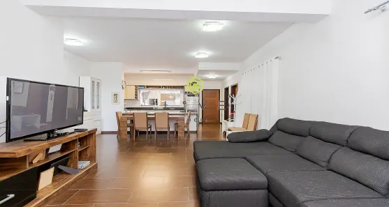 Sobrado com 5 Quartos à venda, 300m² no Santa Cândida, Curitiba