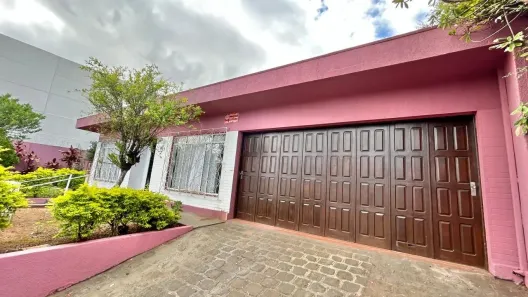 Imóvel Comercial com 3 Quartos à venda, 220m² no Uvaranas, Ponta Grossa