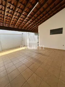 Casa com 4 Quartos para alugar, 235m² no Jardim Karaíba, Uberlândia
