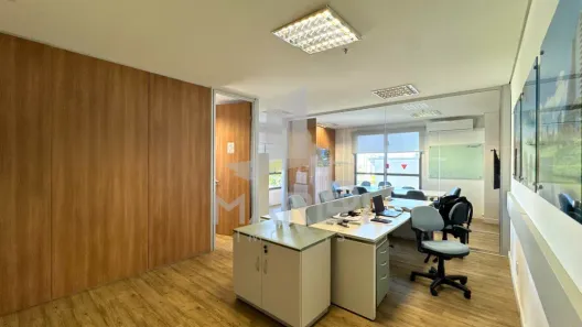 Sala Comercial à venda, 58m² no Três Figueiras, Porto Alegre