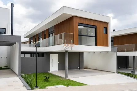 Casa de Condomínio com 4 Quartos à venda, 256m² no Santo Inácio, Curitiba