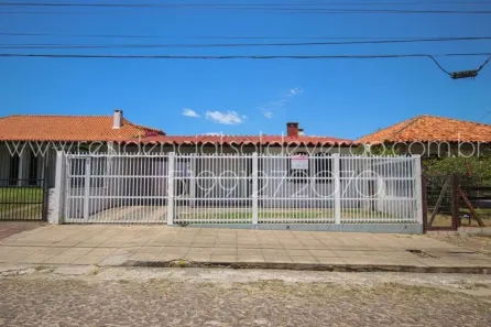 Casa com 3 Quartos para alugar, 150m² no Torres, Torres