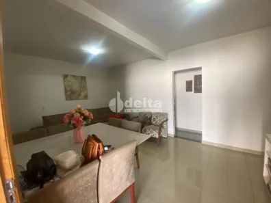 Casa com 2 Quartos à venda, 138m² no Maria Rezende, Uberlândia