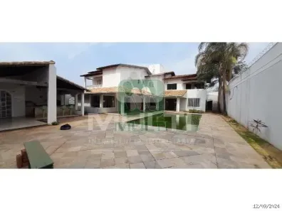 Casa com 7 Quartos à venda, 700m² no Umuarama, Uberlândia