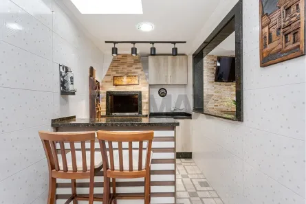 Sobrado com 3 Quartos à venda, 208m² no Pinheirinho, Curitiba