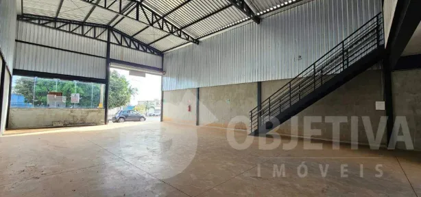 Galpão/Depósito/Armazém para alugar, 260m² no Alto Umuarama, Uberlândia
