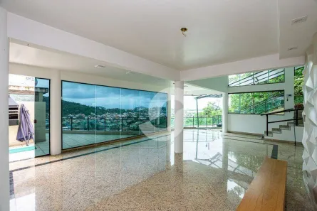 Casa com 3 Quartos à venda, 300m² no Piratininga, Niterói