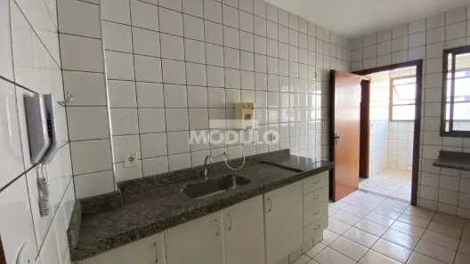 Apartamento com 3 Quartos para alugar, 94m² no Saraiva, Uberlândia