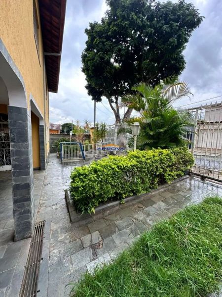 Casa com 4 quartos — Conjunto Celso Machado, Belo Horizonte