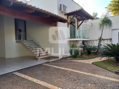 Casa com 3 Quartos à venda, 235m² no Cidade Jardim, Uberlândia