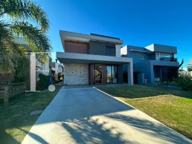 Sobrado com 4 Quartos à venda, 207m² no Centro, Xangri-lá