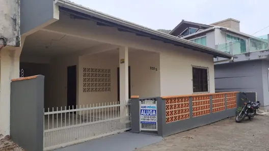 Casa com 2 Quartos para alugar, 103m² no Lagoa da Conceição, Florianópolis