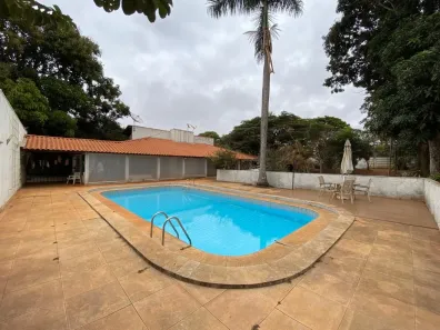 Casa com 3 Quartos à venda, 700m² no Mansões Aeroporto, Uberlândia