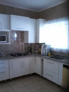 Sobrado com 4 Quartos à venda, 249m² no Centro, Araraquara