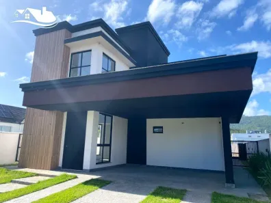 Casa de Condomínio com 3 Quartos à venda, 200m² no Santa Regina, Camboriú