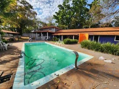 Fazenda/Sítio com 4 Quartos para alugar, 1000m² no , Jardinópolis