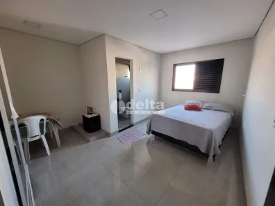 Casa com 4 Quartos à venda, 400m² no Nossa Senhora Aparecida, Uberlândia