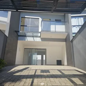 Sobrado com 3 Quartos à venda, 130m² no Costa e Silva, Joinville