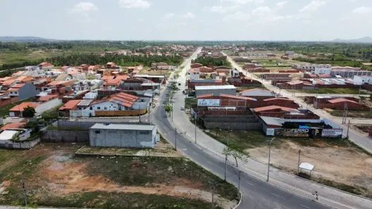 Lote/Terreno à venda, 165m² no Jardim Bandeirantes, Maracanaú